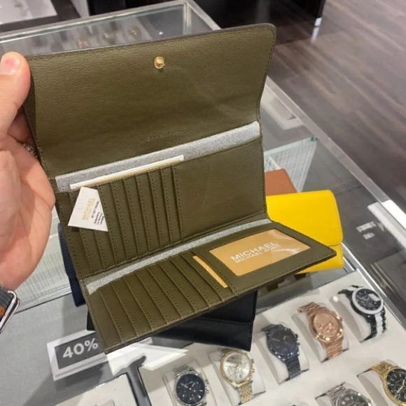 Travel Large Trifold wallet Leather 35H9GTVF3L - Picture 8 of 14